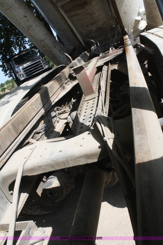 image for item B6855 1995 Ford L9000 Hi-Rail vacuum truck