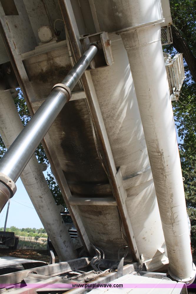 image for item B6855 1995 Ford L9000 Hi-Rail vacuum truck