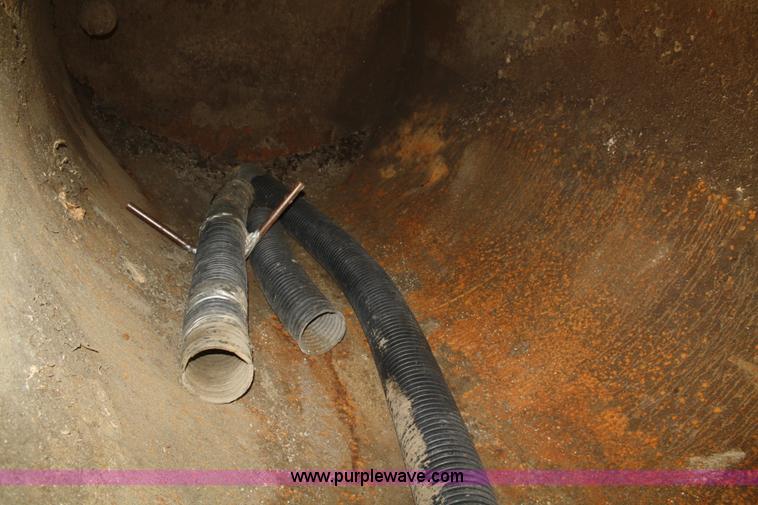 image for item B6855 1995 Ford L9000 Hi-Rail vacuum truck