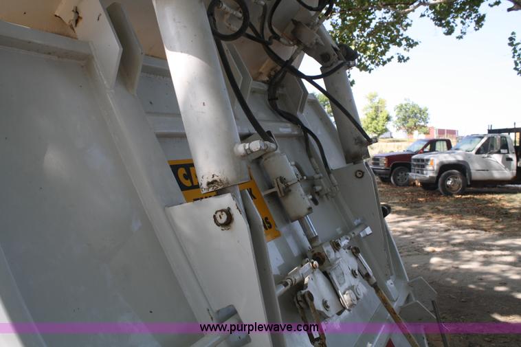 image for item B6855 1995 Ford L9000 Hi-Rail vacuum truck