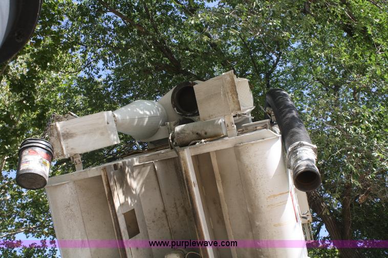 image for item B6855 1995 Ford L9000 Hi-Rail vacuum truck