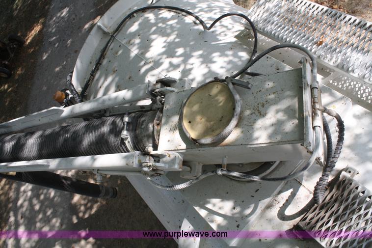 image for item B6855 1995 Ford L9000 Hi-Rail vacuum truck