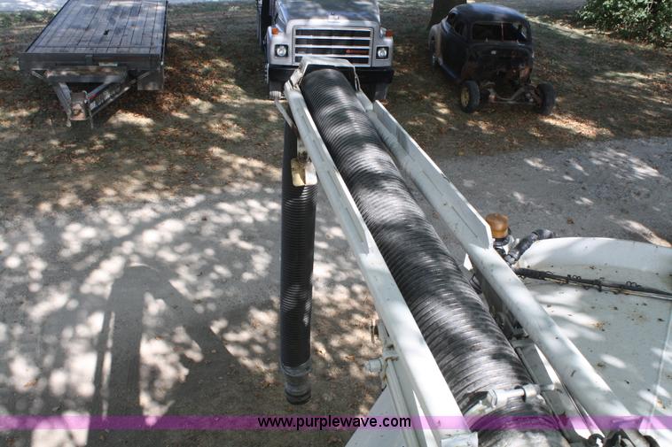 image for item B6855 1995 Ford L9000 Hi-Rail vacuum truck