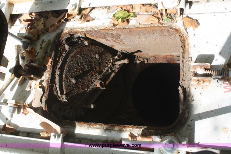 image for item B6855 1995 Ford L9000 Hi-Rail vacuum truck