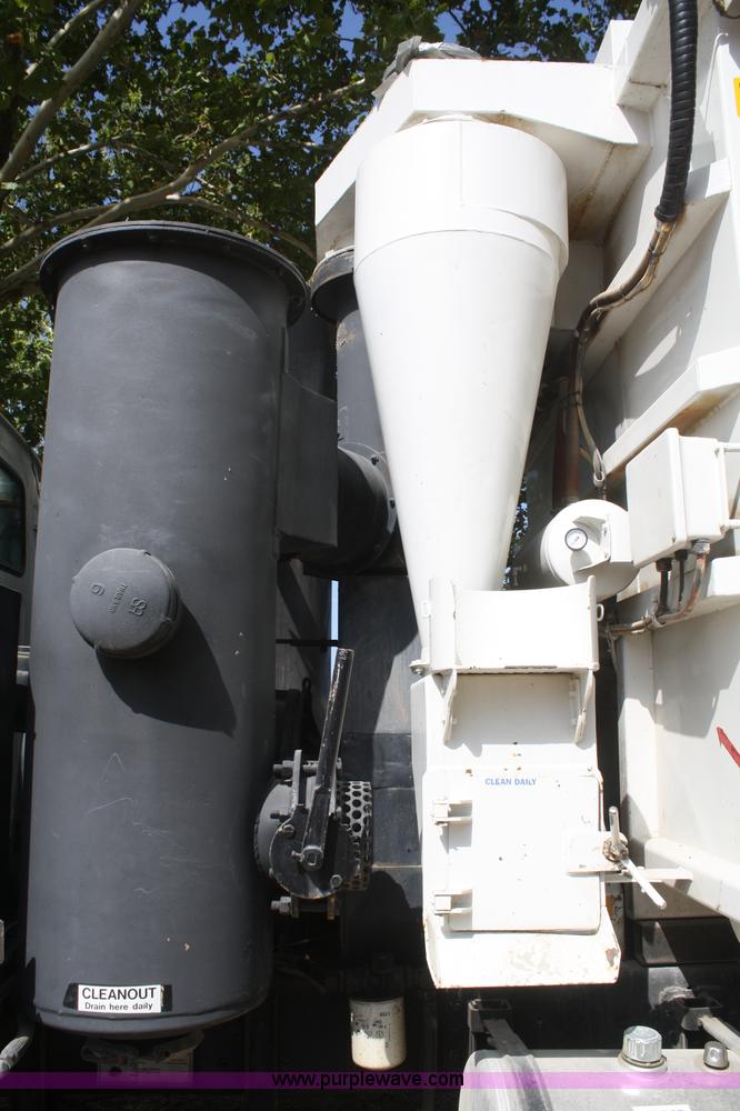 image for item B6855 1995 Ford L9000 Hi-Rail vacuum truck