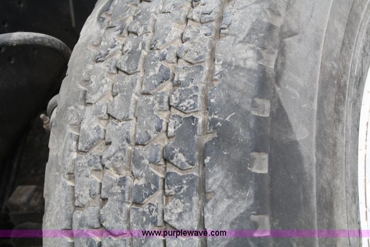 image for item B6855 1995 Ford L9000 Hi-Rail vacuum truck