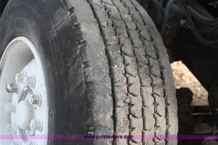 image for item B6855 1995 Ford L9000 Hi-Rail vacuum truck