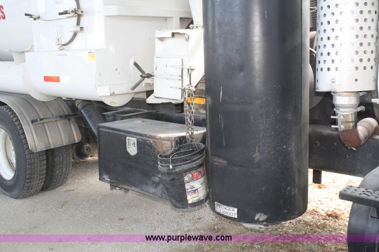 image for item B6855 1995 Ford L9000 Hi-Rail vacuum truck