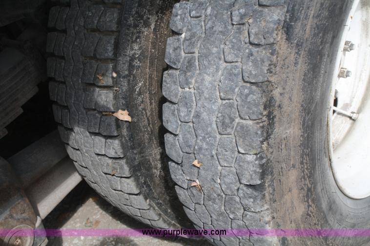 image for item B6855 1995 Ford L9000 Hi-Rail vacuum truck