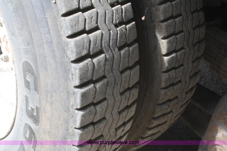 image for item B6855 1995 Ford L9000 Hi-Rail vacuum truck