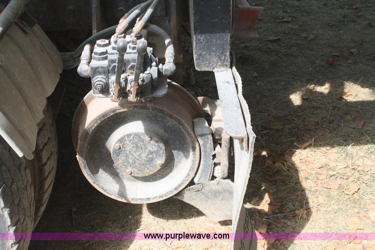 image for item B6855 1995 Ford L9000 Hi-Rail vacuum truck