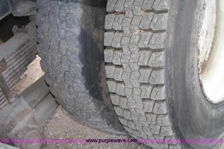 image for item B6855 1995 Ford L9000 Hi-Rail vacuum truck