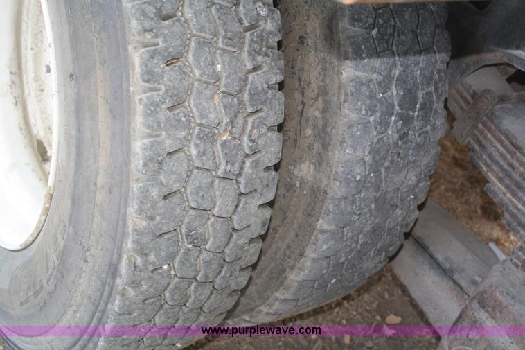 image for item B6855 1995 Ford L9000 Hi-Rail vacuum truck