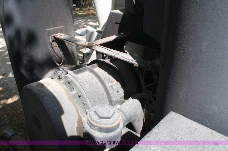 image for item B6855 1995 Ford L9000 Hi-Rail vacuum truck