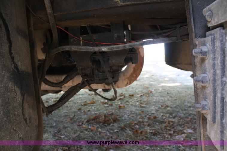 image for item B6855 1995 Ford L9000 Hi-Rail vacuum truck