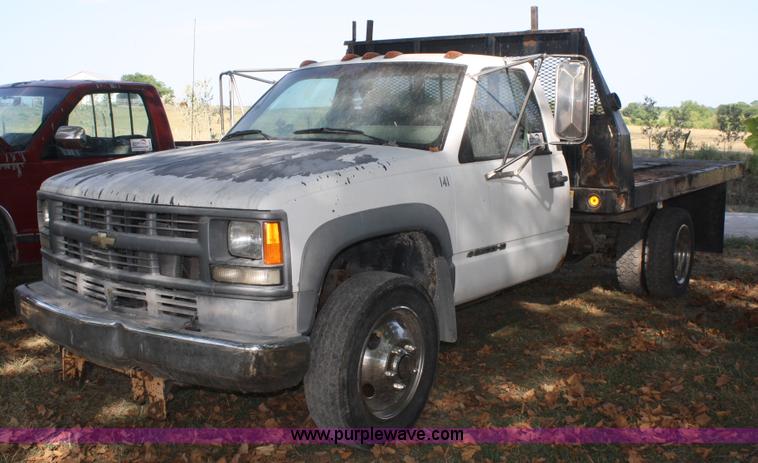 image for item B6859 1994 Chevrolet 3500 HD flatbed pickup truck