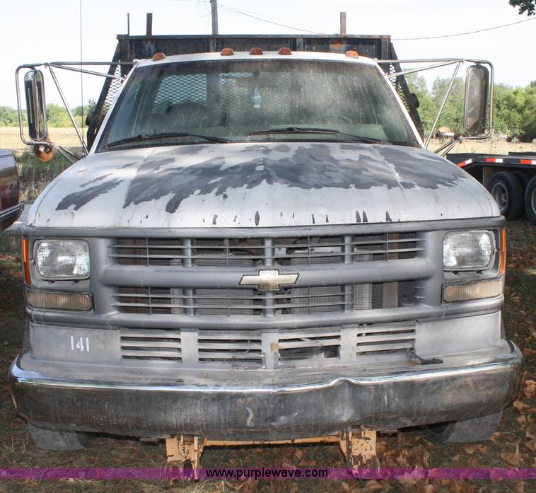 image for item B6859 1994 Chevrolet 3500 HD flatbed pickup truck
