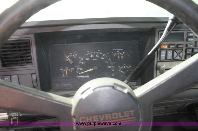 image for item B6859 1994 Chevrolet 3500 HD flatbed pickup truck