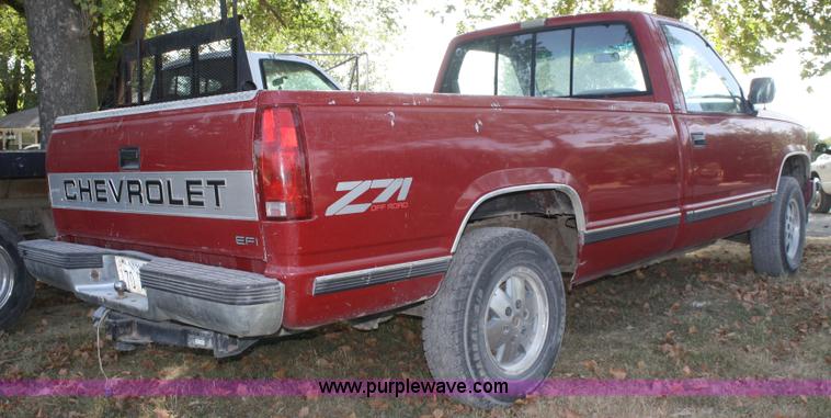 image for item B6860 1990 Chevrolet Silverado 1500 pickup truck