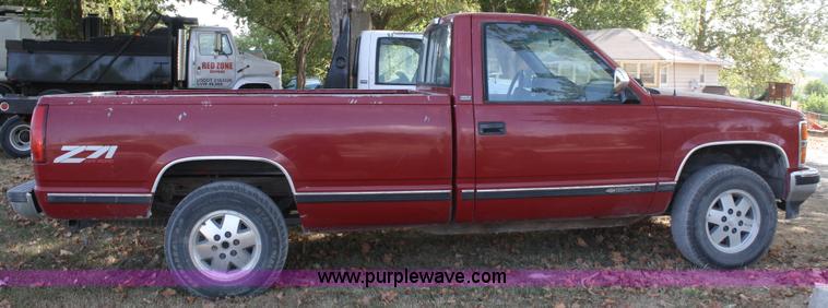 image for item B6860 1990 Chevrolet Silverado 1500 pickup truck