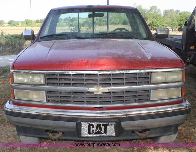 image for item B6860 1990 Chevrolet Silverado 1500 pickup truck
