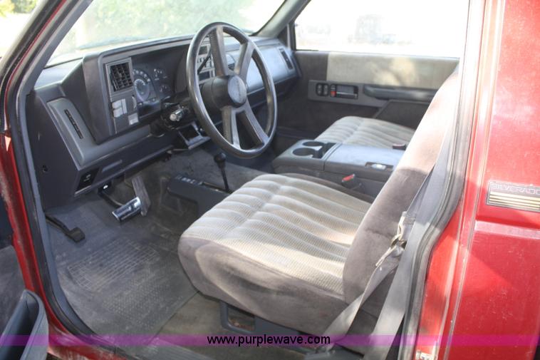 image for item B6860 1990 Chevrolet Silverado 1500 pickup truck
