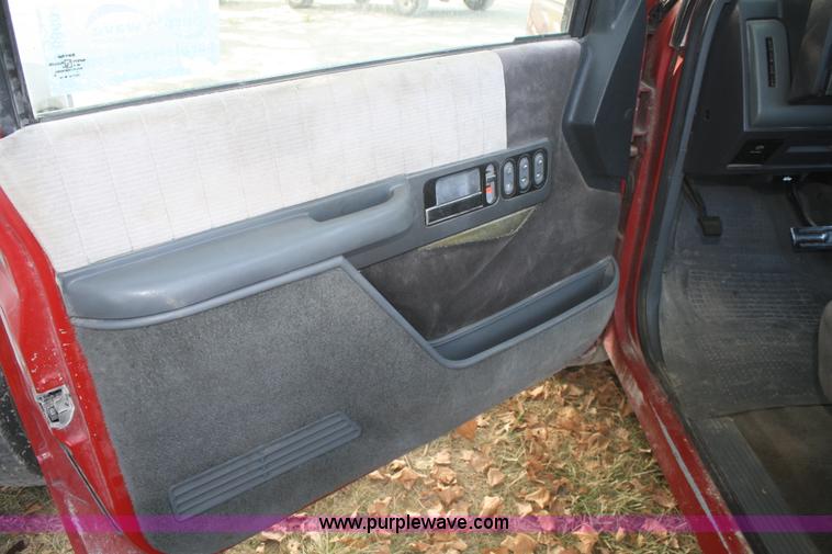 image for item B6860 1990 Chevrolet Silverado 1500 pickup truck