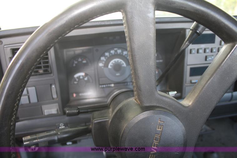 image for item B6860 1990 Chevrolet Silverado 1500 pickup truck