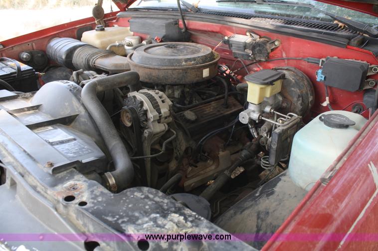 image for item B6860 1990 Chevrolet Silverado 1500 pickup truck