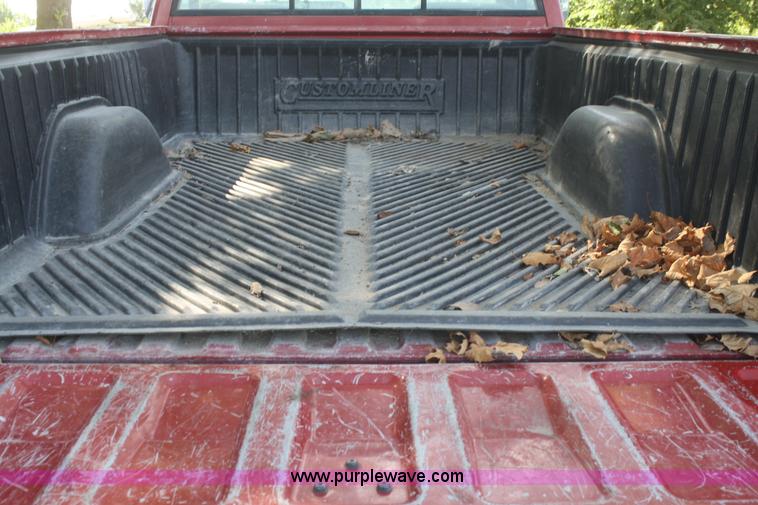 image for item B6860 1990 Chevrolet Silverado 1500 pickup truck
