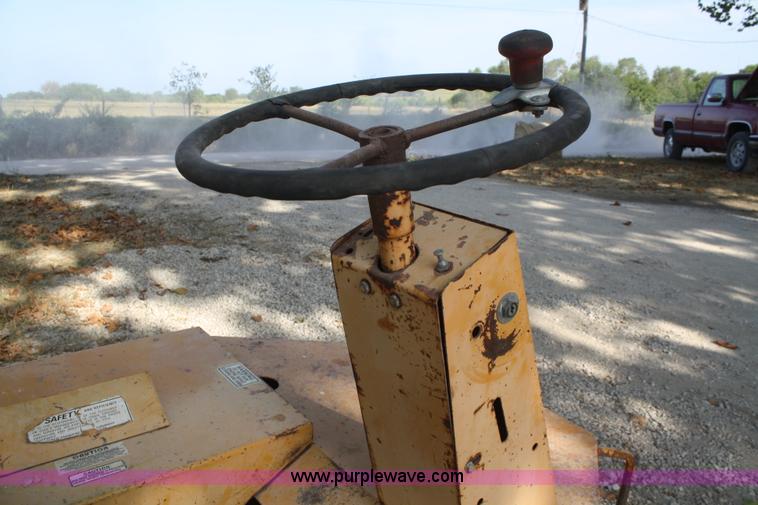 image for item B6861 Rosco Vibrastat III roller