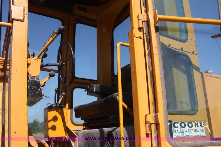 image for item B6862 1978 Champion 715 motor grader