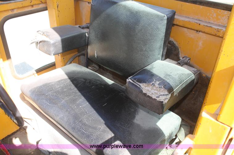 image for item B6862 1978 Champion 715 motor grader