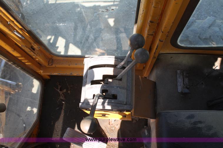 image for item B6862 1978 Champion 715 motor grader