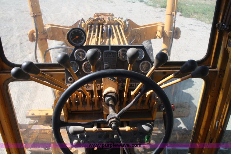 image for item B6862 1978 Champion 715 motor grader