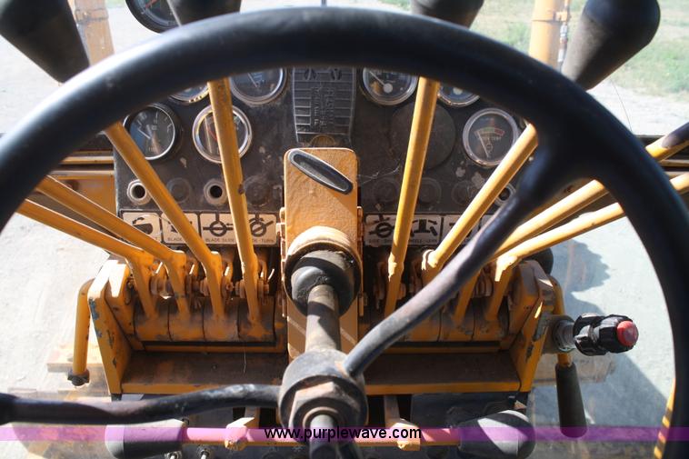 image for item B6862 1978 Champion 715 motor grader