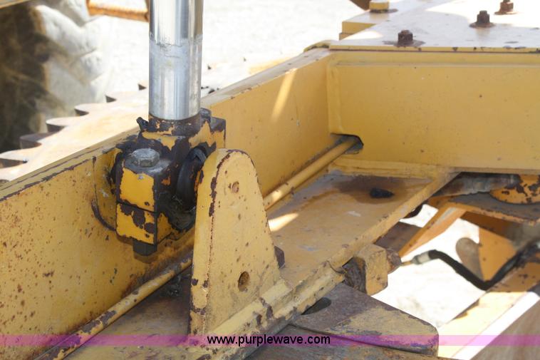 image for item B6862 1978 Champion 715 motor grader