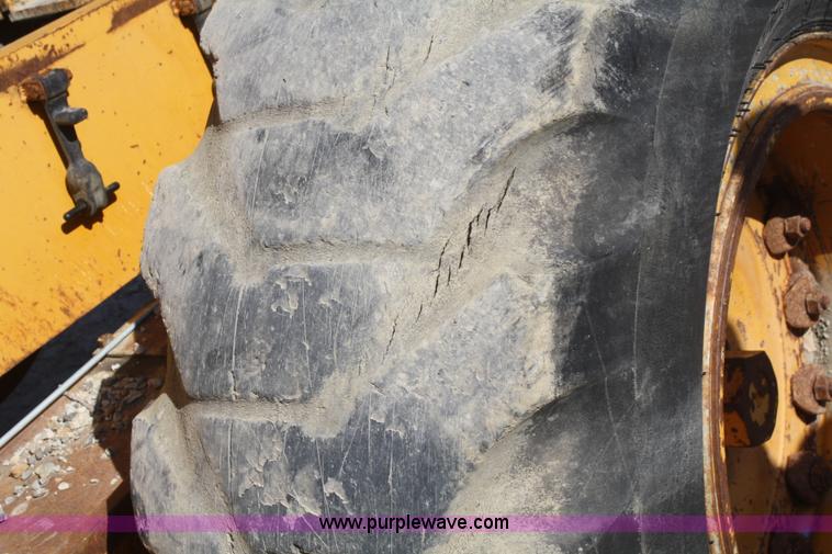 image for item B6862 1978 Champion 715 motor grader