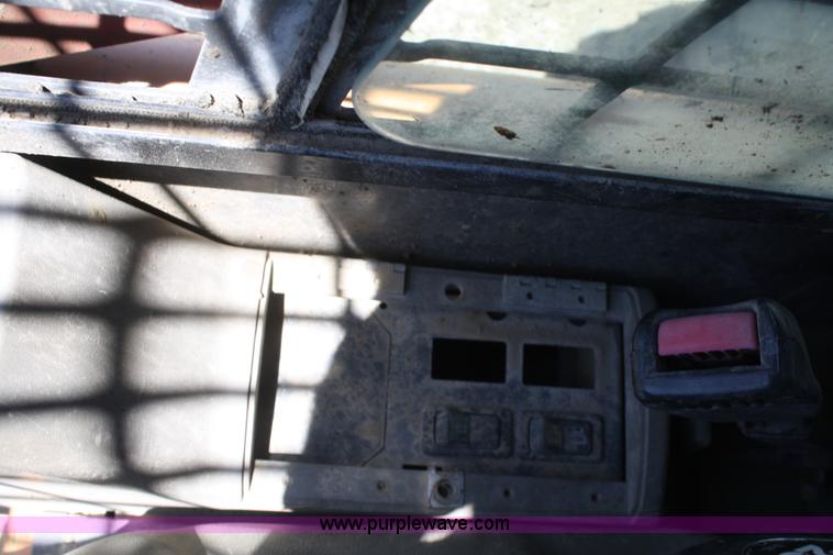 image for item B6863 2006 Case 450 skid steer