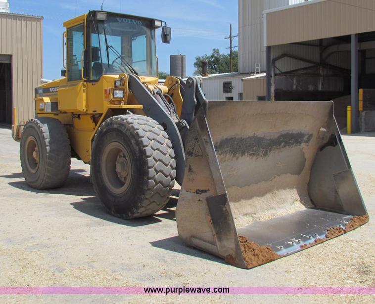image for item B7341 1999 Volvo L70C wheel loader