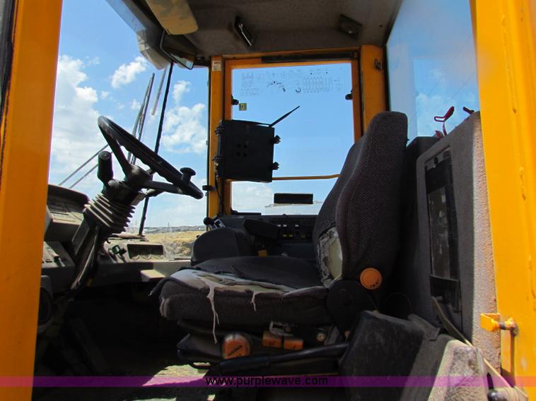 image for item B7341 1999 Volvo L70C wheel loader