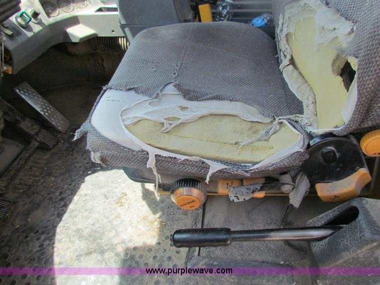image for item B7341 1999 Volvo L70C wheel loader