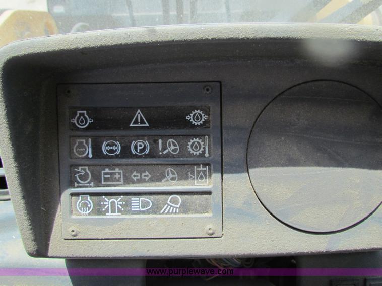 image for item B7341 1999 Volvo L70C wheel loader