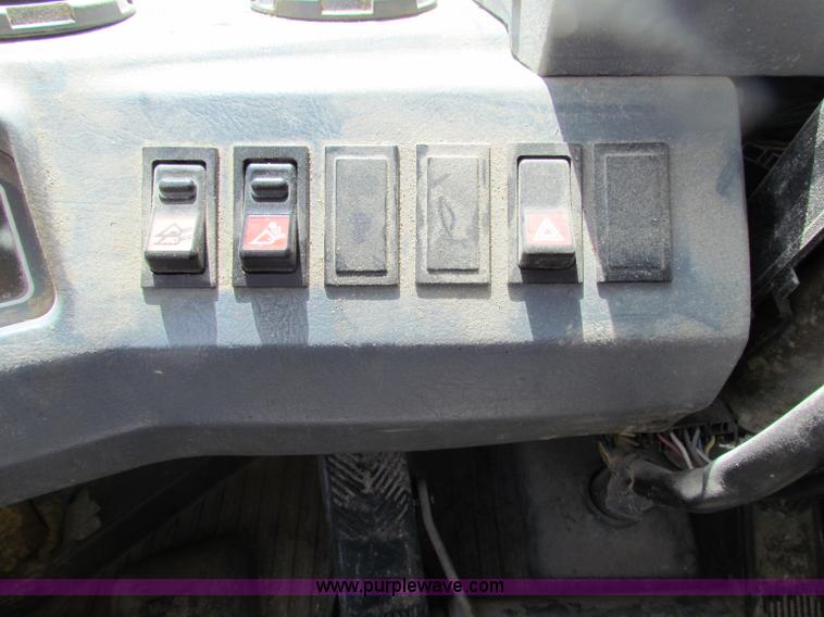 image for item B7341 1999 Volvo L70C wheel loader