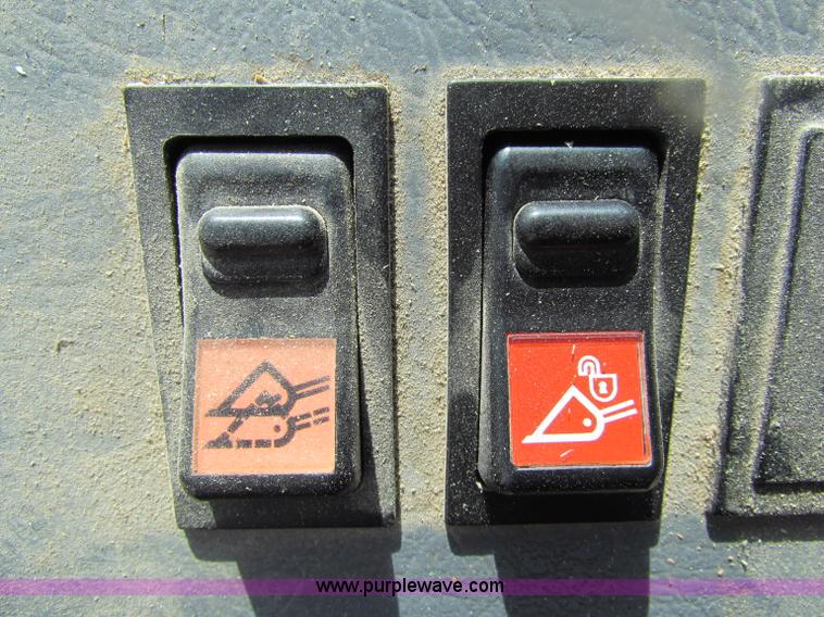 image for item B7341 1999 Volvo L70C wheel loader