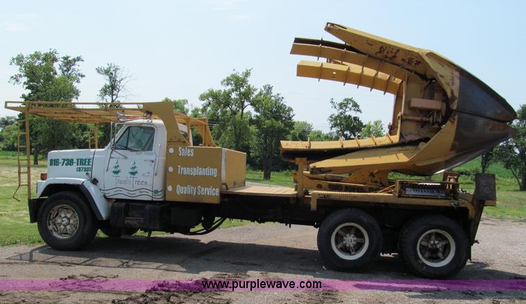 image for item C2147 1987 GMC Brigadier tree spade truck