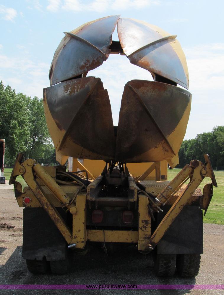 image for item C2147 1987 GMC Brigadier tree spade truck