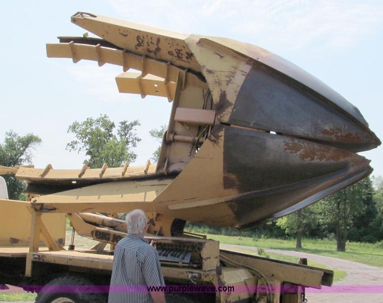 image for item C2147 1987 GMC Brigadier tree spade truck