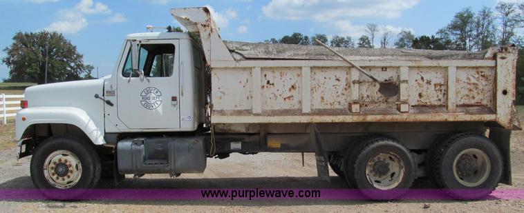 image for item C2402 1989 International F2554 tandem axle dump truck