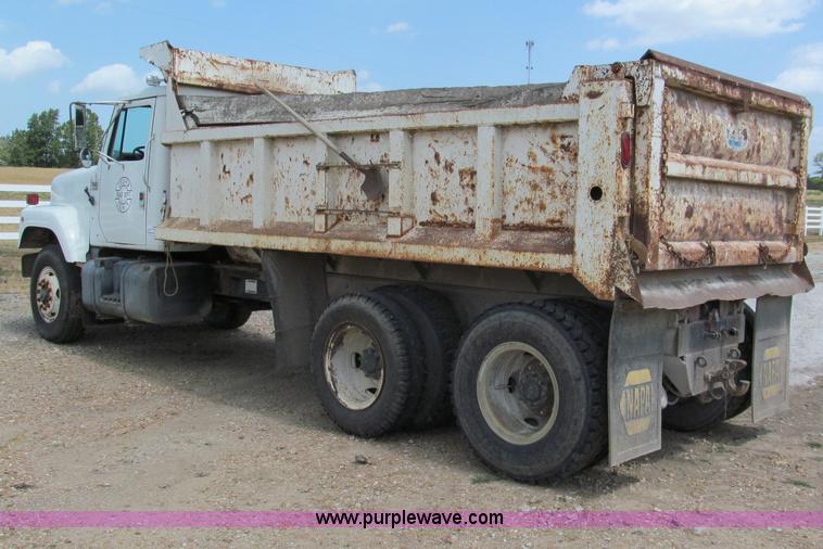 image for item C2402 1989 International F2554 tandem axle dump truck